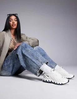 Nike Air Max DN8 Trainers In Off-white And Black For Women